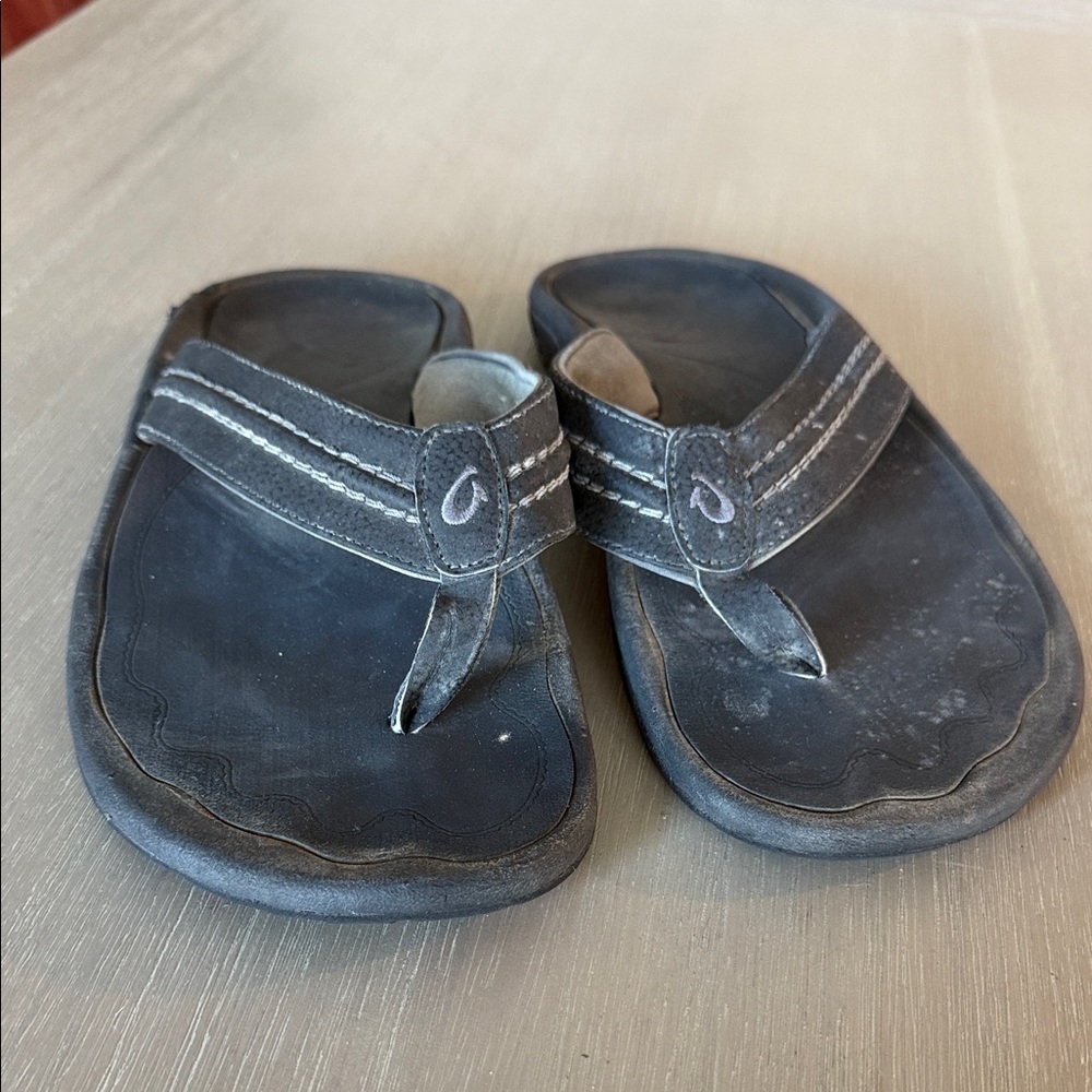 Olukai men’s 12.5 Black Flip Flops